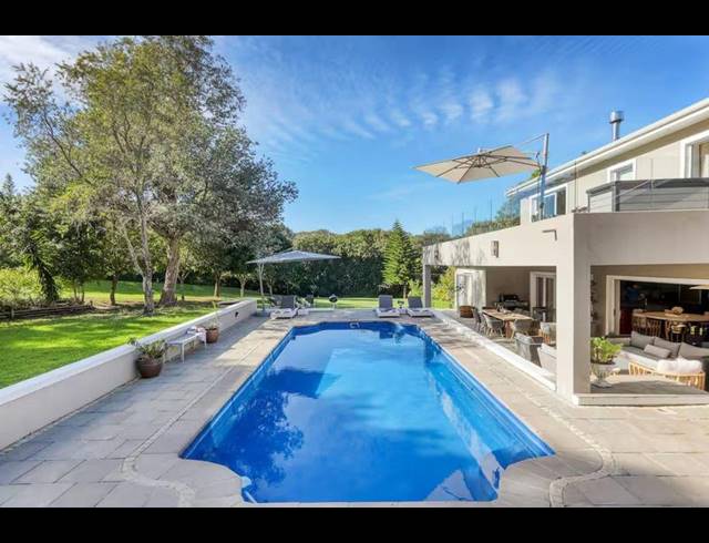 6 BEDROOM HOUSE FOR SALE IN CONSTANTIA